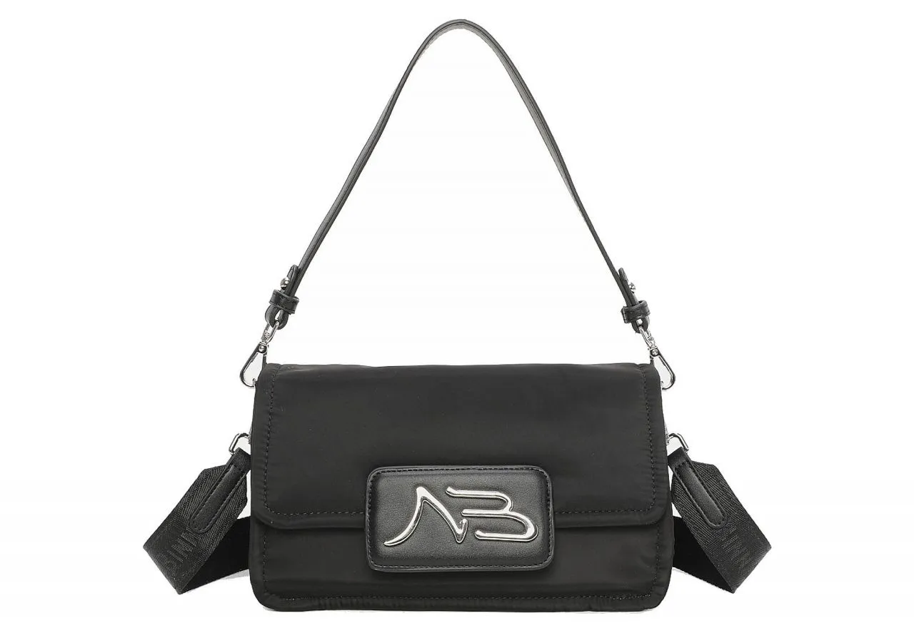 Bolso Nilon Negro Tapa Logo Metal Asa Cinta Logotipada Al Tono