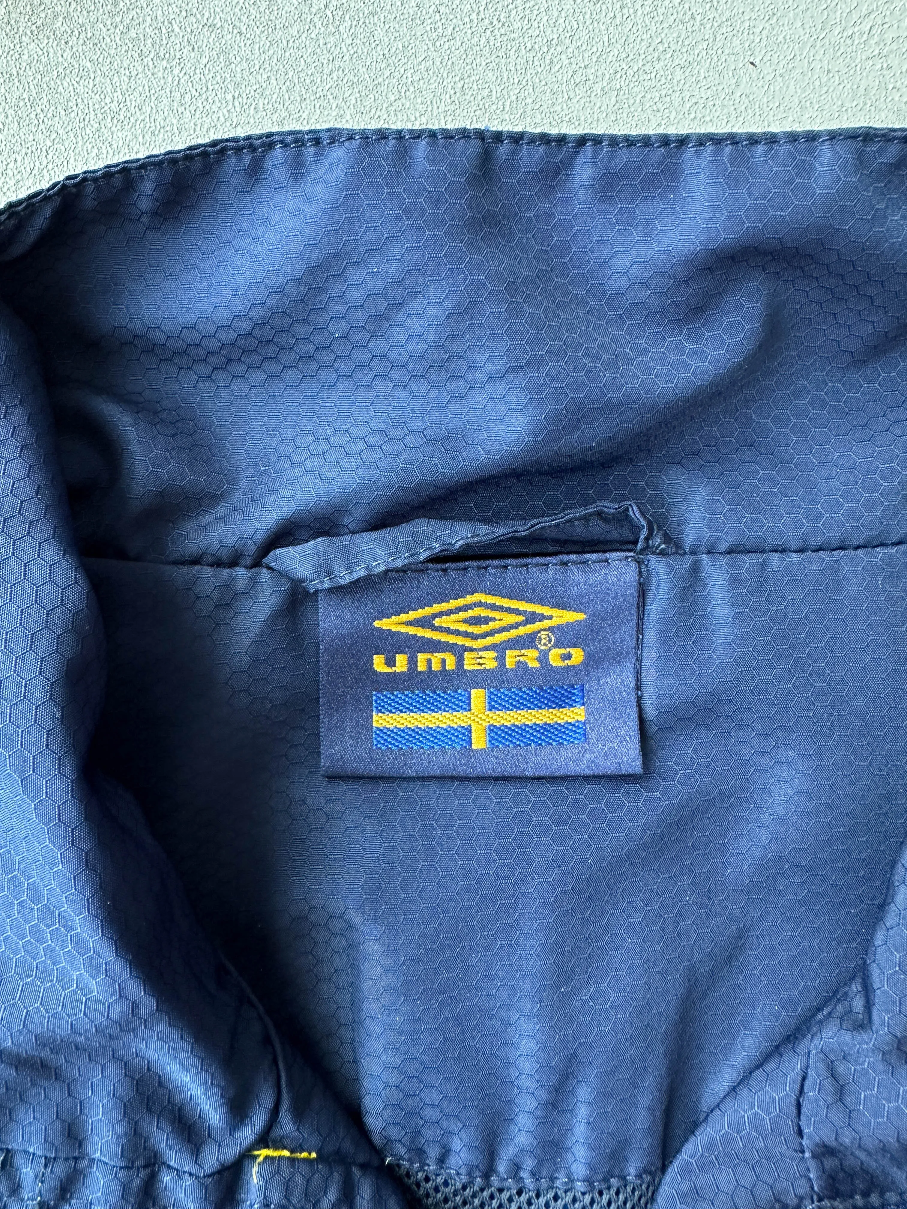 Chaqueta Umbro Suecia vintage 00s