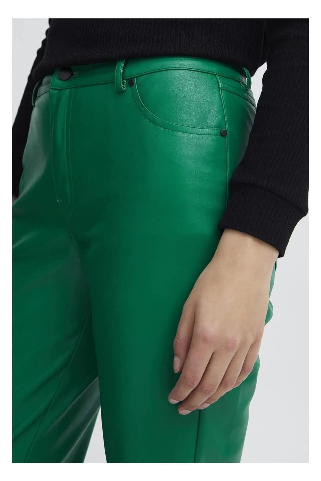 Pantalón efecto piel Bydafany verde