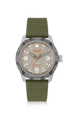 Reloj con esfera gris y correa de tela verde