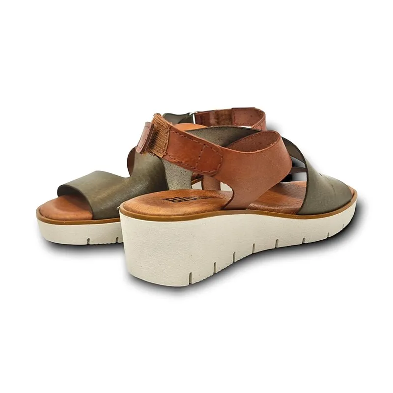 Sandalias Cuña Baja Mujer Piel Plantilla Acolchada Velcro 23530 Verde, de Blusandal