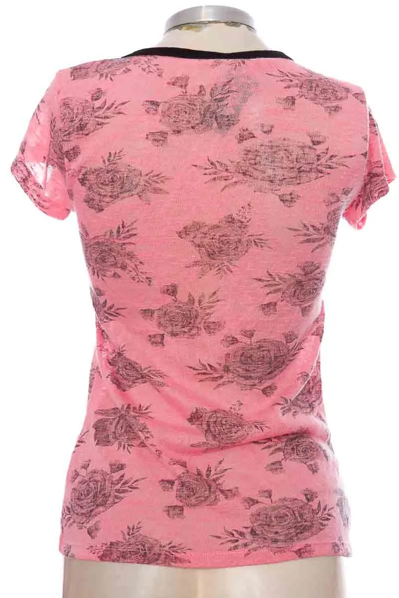 Top / Camiseta color Rosado - Closeando