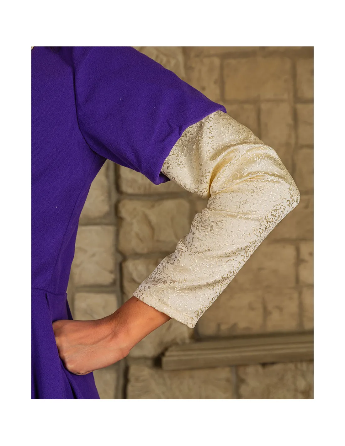 Vestido de dama medieval modelo Madeline, morado/crema